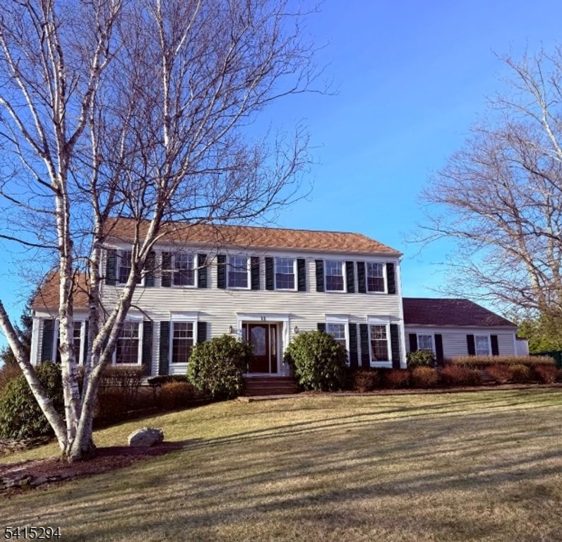 11 Beechnut Dr, Washington Twp., NJ 07853