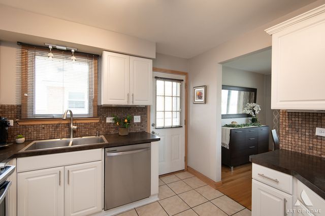 7934 W 81st Place, Bridgeview, IL 60455