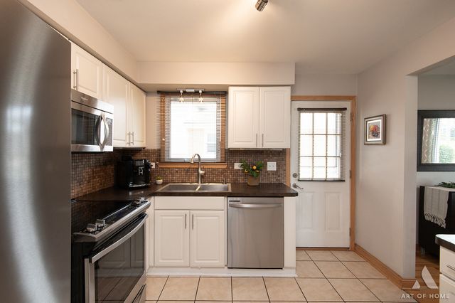 7934 W 81st Place, Bridgeview, IL 60455