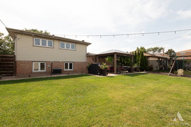 7934 W 81st Place, Bridgeview, IL 60455