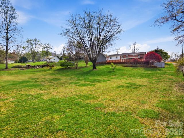 2174 Chester Avenue, Morganton, NC 28655