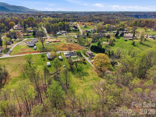 2174 Chester Avenue, Morganton, NC 28655