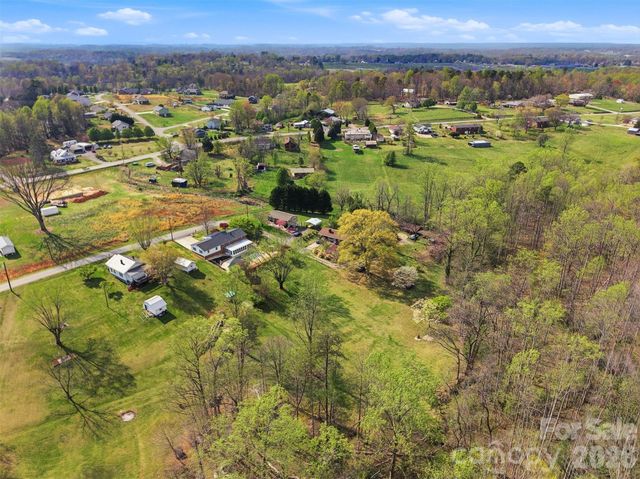2174 Chester Avenue, Morganton, NC 28655
