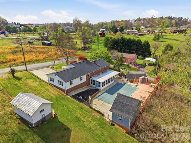 2174 Chester Avenue, Morganton, NC 28655