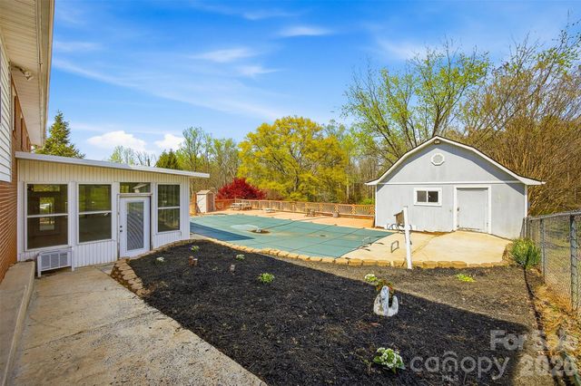 2174 Chester Avenue, Morganton, NC 28655