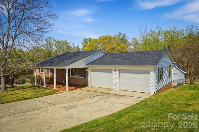 2174 Chester Avenue, Morganton, NC 28655