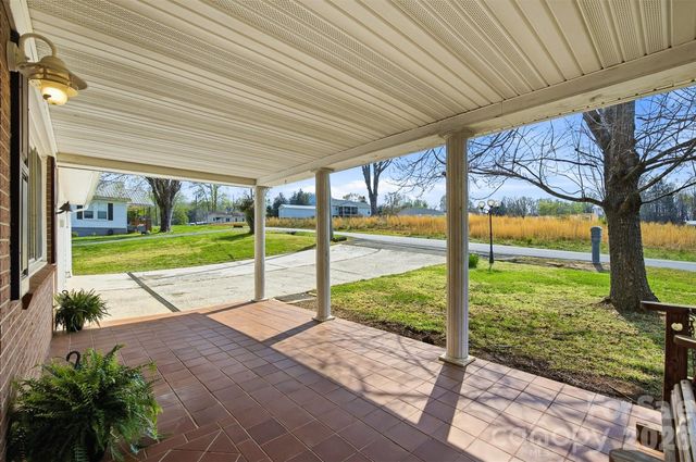 2174 Chester Avenue, Morganton, NC 28655