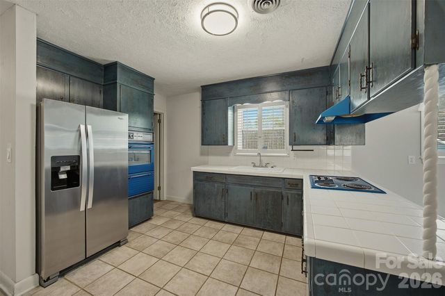 2174 Chester Avenue, Morganton, NC 28655