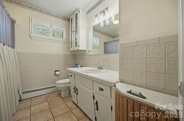 2174 Chester Avenue, Morganton, NC 28655