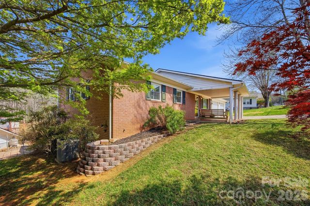 2174 Chester Avenue, Morganton, NC 28655