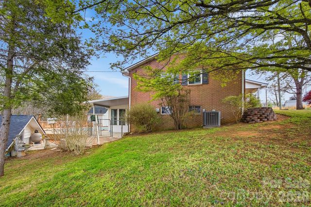 2174 Chester Avenue, Morganton, NC 28655