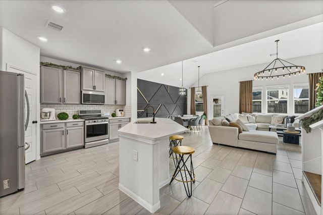 2450 Bear Creek Drive, Rosharon, TX 77583