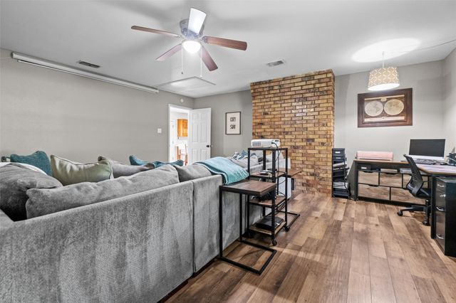 709 S Oak Street, Van, TX 75790