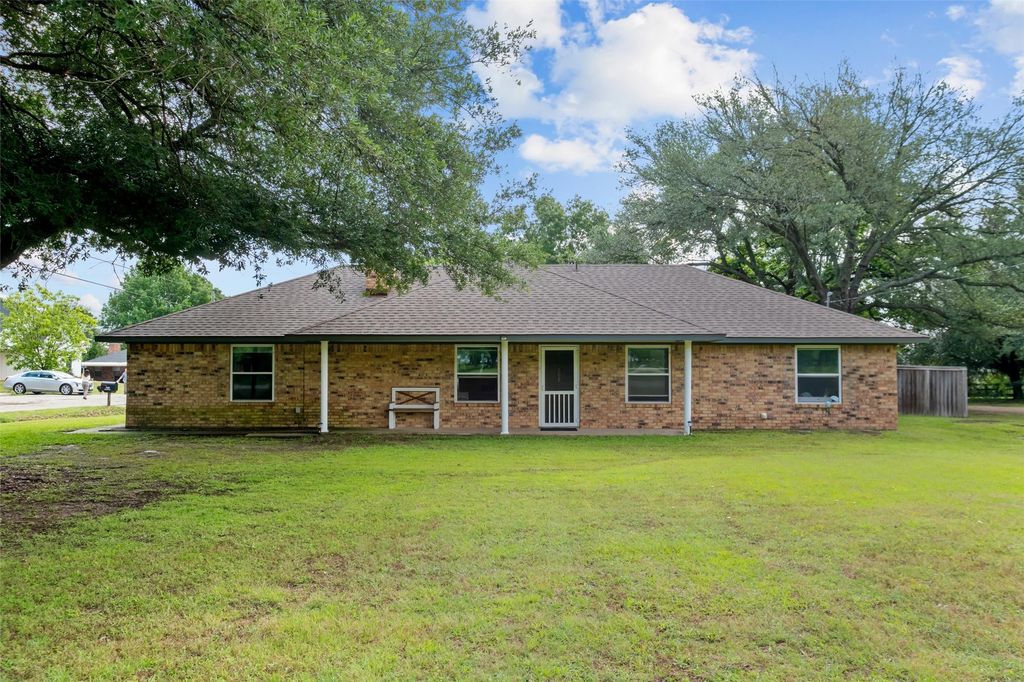 709 S Oak Street, Van, TX 75790