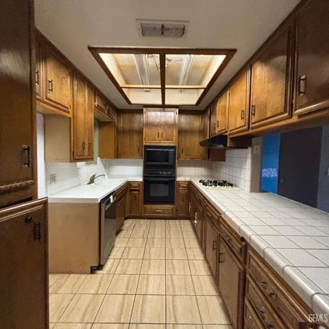 7801 Carol Sue Court, Bakersfield, CA 93308