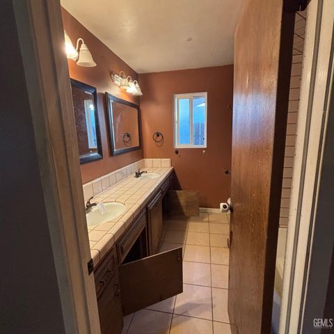 7801 Carol Sue Court, Bakersfield, CA 93308