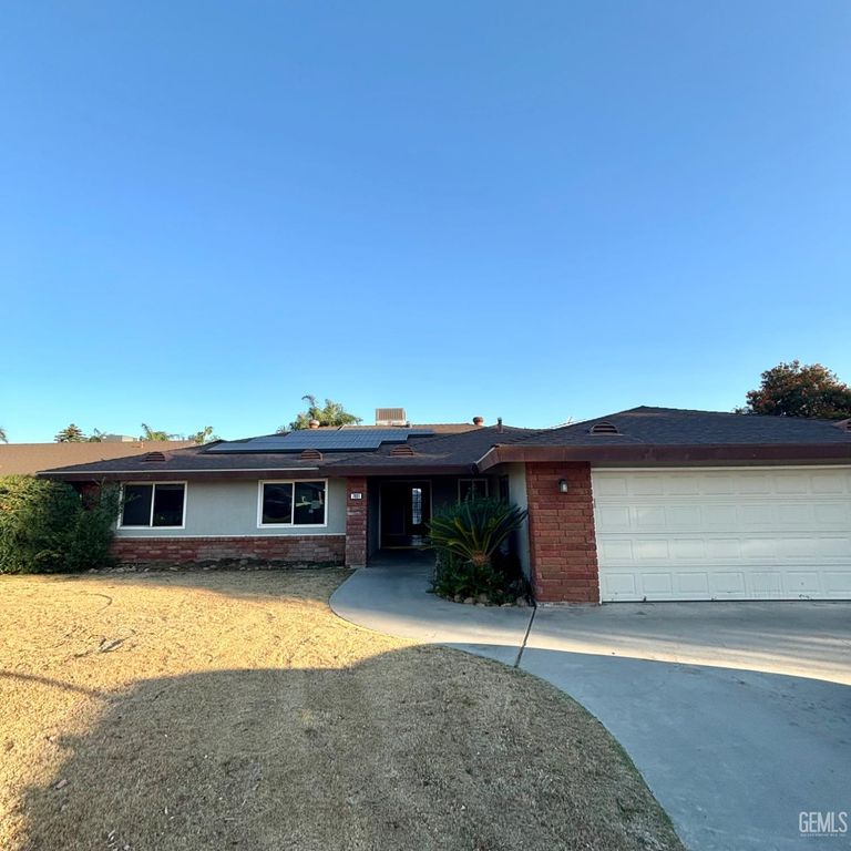 7801 Carol Sue Court, Bakersfield, CA 93308