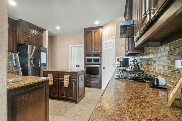 2812 Saint Maria Drive, Mansfield, TX 76063
