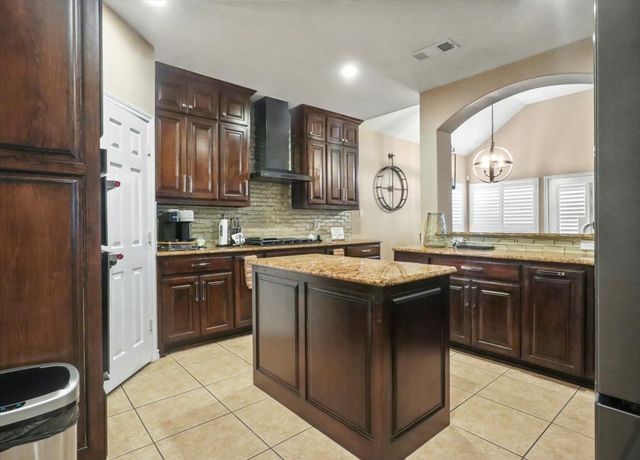 2812 Saint Maria Drive, Mansfield, TX 76063