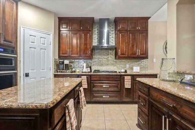 2812 Saint Maria Drive, Mansfield, TX 76063