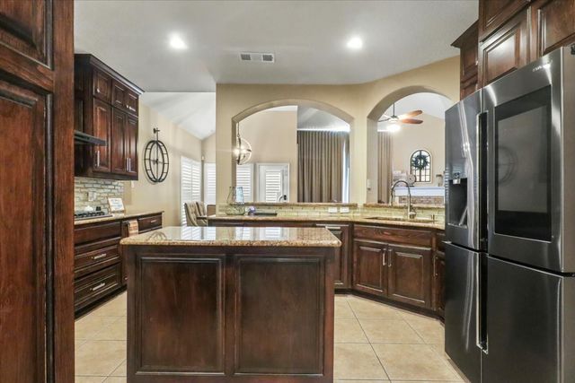 2812 Saint Maria Drive, Mansfield, TX 76063
