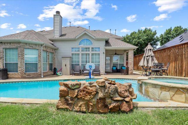 2812 Saint Maria Drive, Mansfield, TX 76063