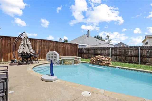 2812 Saint Maria Drive, Mansfield, TX 76063