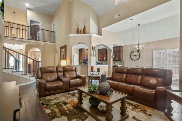 2812 Saint Maria Drive, Mansfield, TX 76063