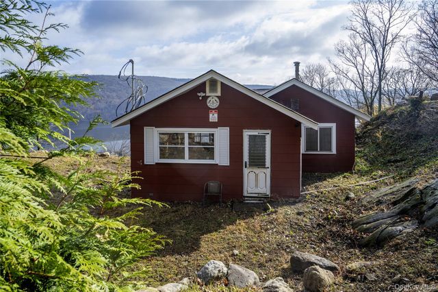 9 Deer Trail S, Greenwood Lake, NY 10925