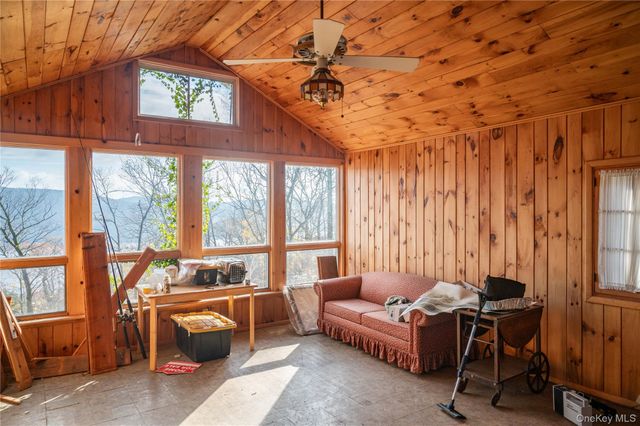 9 Deer Trail S, Greenwood Lake, NY 10925