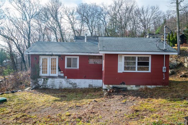 9 Deer Trail S, Greenwood Lake, NY 10925