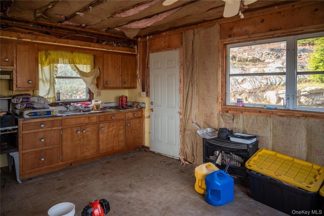 9 Deer Trail S, Greenwood Lake, NY 10925