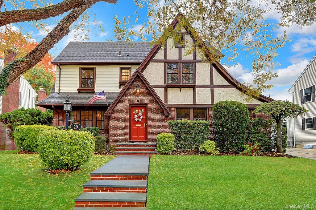 29 Brixton Road, Garden City, NY 11530