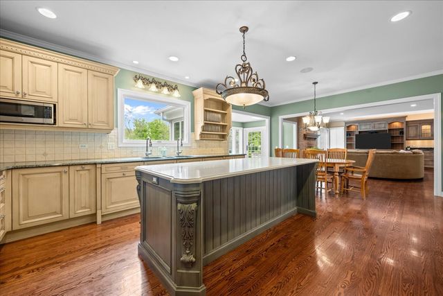 1310 LONGMEADOW Lane, Lake Forest, IL 60045