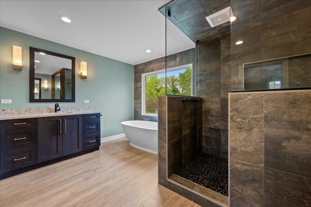 1310 LONGMEADOW Lane, Lake Forest, IL 60045