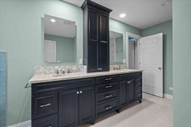 1310 LONGMEADOW Lane, Lake Forest, IL 60045