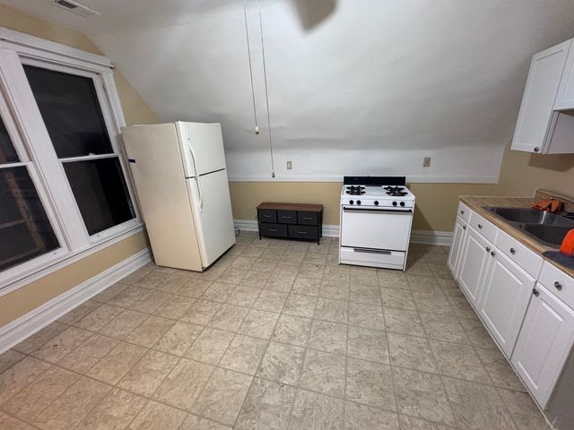 3718 W Mclean Avenue 2, Chicago, IL 60647