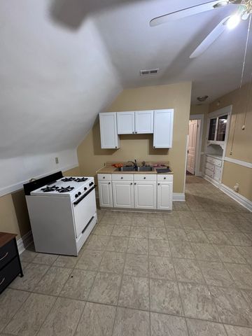 3718 W Mclean Avenue 2, Chicago, IL 60647