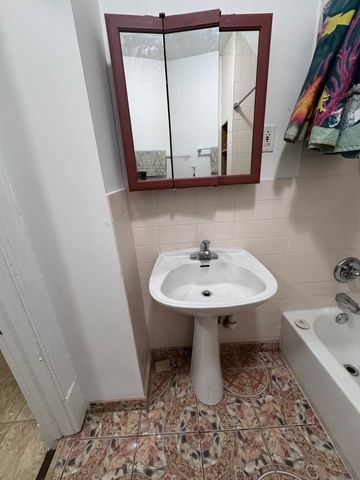 3718 W Mclean Avenue 2, Chicago, IL 60647