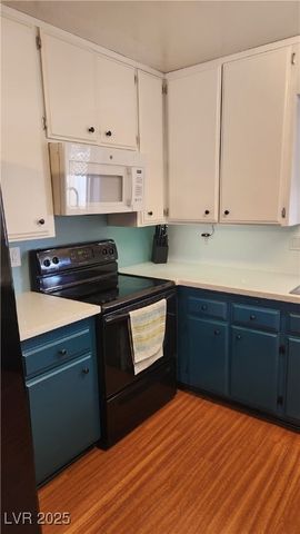 652 Greenbriar Townhouse Way, Las Vegas, NV 89121