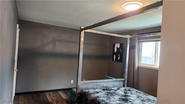 652 Greenbriar Townhouse Way, Las Vegas, NV 89121