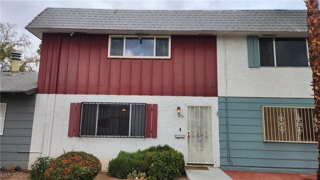 652 Greenbriar Townhouse Way, Las Vegas, NV 89121