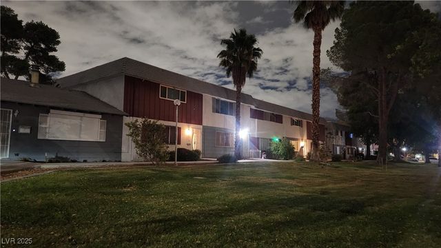652 Greenbriar Townhouse Way, Las Vegas, NV 89121