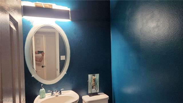 652 Greenbriar Townhouse Way, Las Vegas, NV 89121