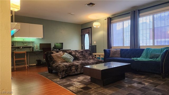 652 Greenbriar Townhouse Way, Las Vegas, NV 89121