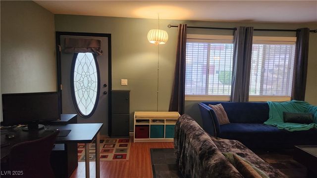 652 Greenbriar Townhouse Way, Las Vegas, NV 89121