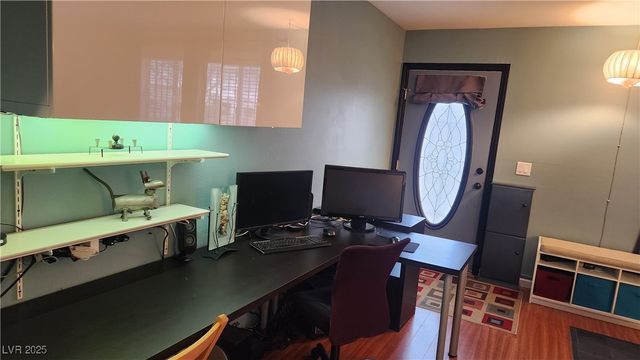 652 Greenbriar Townhouse Way, Las Vegas, NV 89121