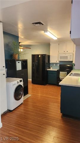 652 Greenbriar Townhouse Way, Las Vegas, NV 89121