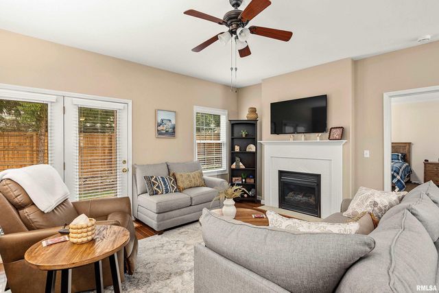 922 W TRAILCREEK Drive, Peoria, IL 61614