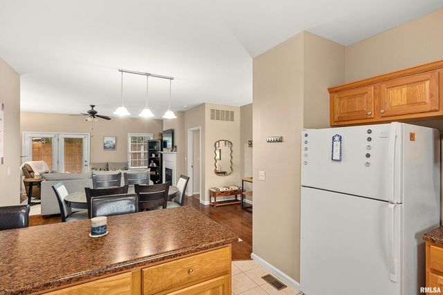 922 W TRAILCREEK Drive, Peoria, IL 61614